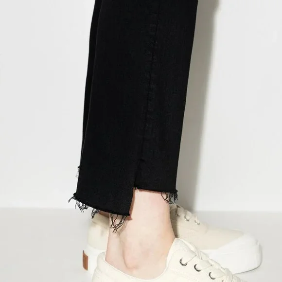 Mother / Insider Crop Step Fray 28